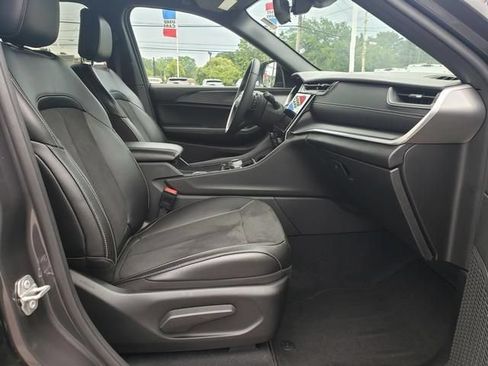 Used 2024 Jeep Grand Cherokee Altitude AWD/4WD image 19