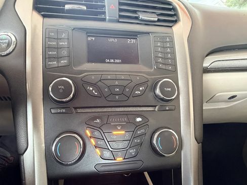 Used 2018 Ford Fusion SE FWD image 17