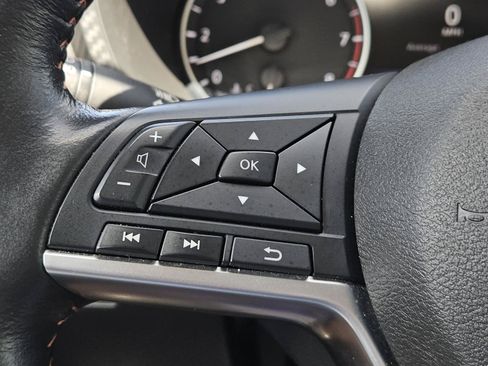 Used 2025 Nissan Sentra SR w/ SR Premium Package FWD image 18