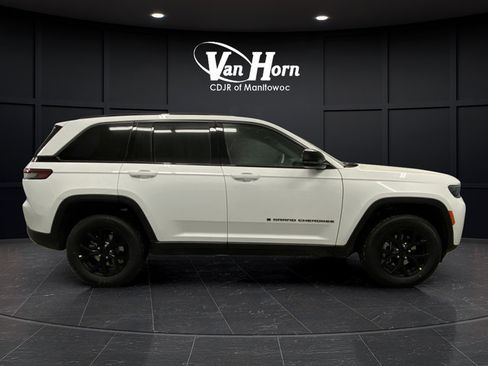 New 2026 Jeep Grand Cherokee Altitude AWD/4WD image 2
