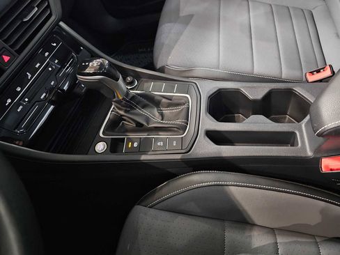 Certified 2025 Volkswagen Jetta SE image 28