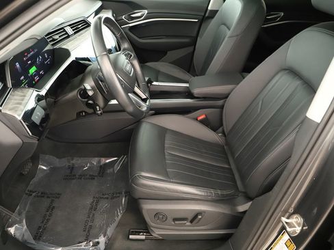 Certified 2022 Audi e-tron Premium image 24