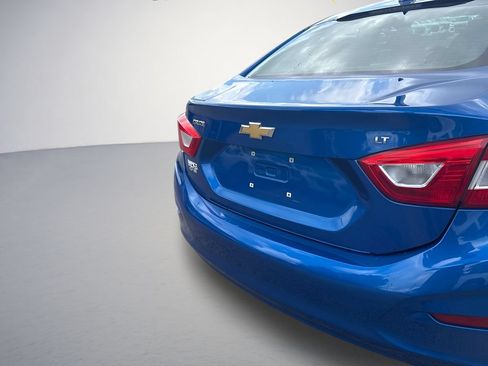 Used 2017 Chevrolet Cruze LT w/ Convenience Package FWD image 35