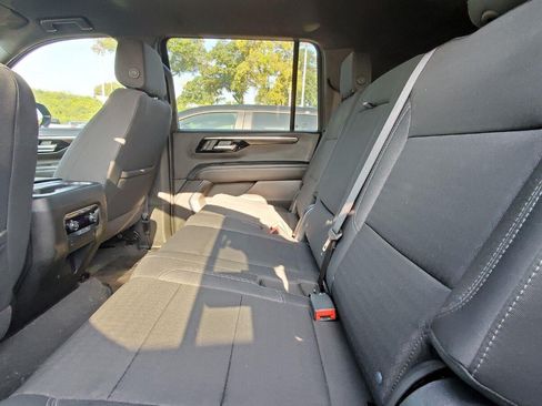 Used 2025 Chevrolet Suburban LS AWD/4WD image 5