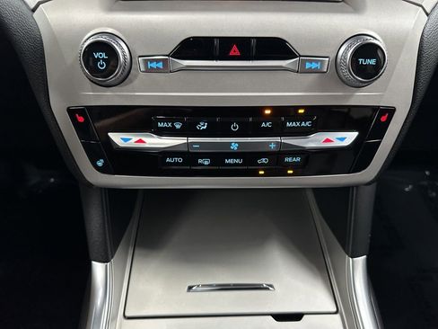 Used 2024 Ford Explorer XLT w/ Equipment Group 202A image 26