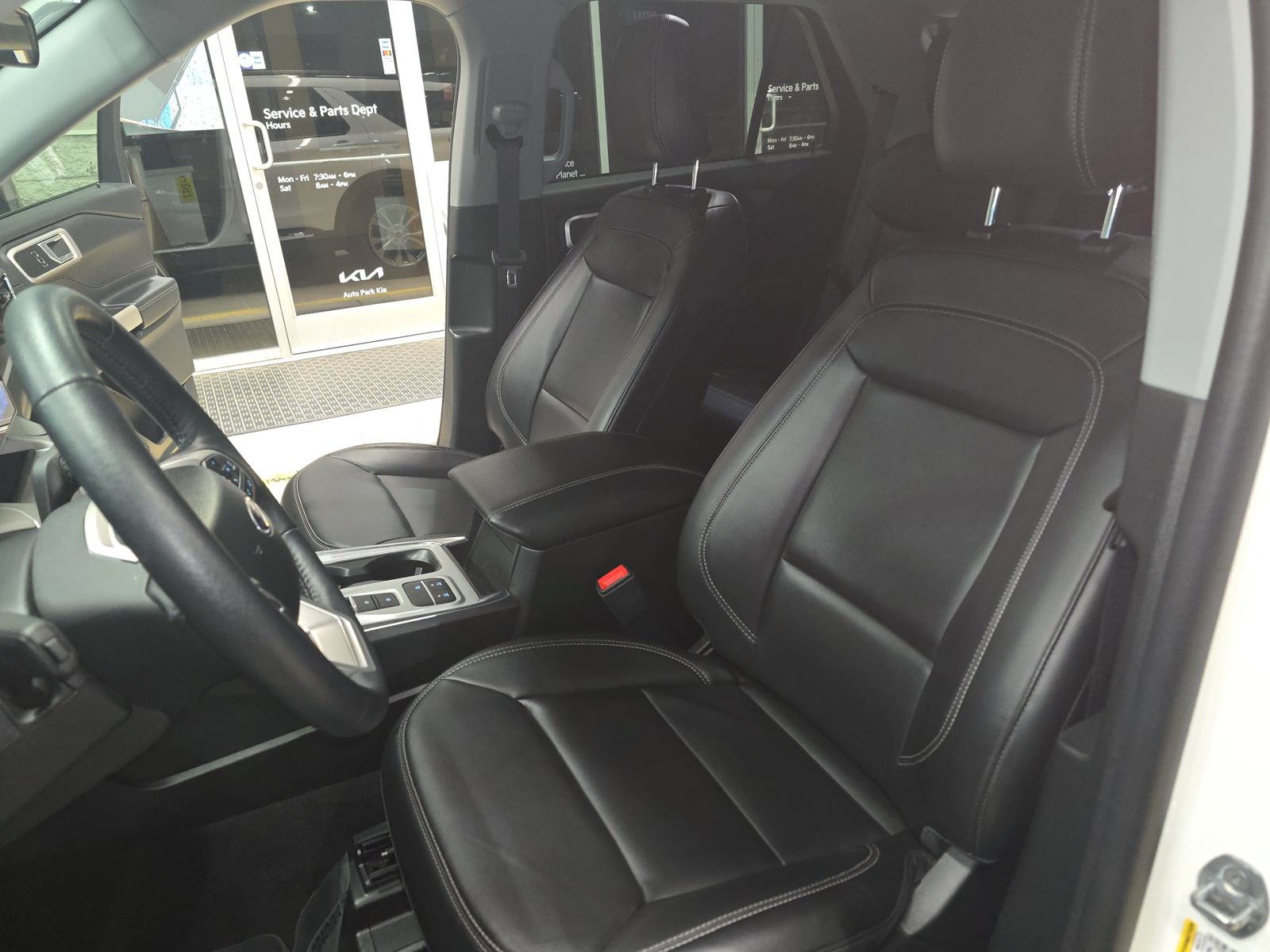 Used 2023 Ford Explorer XLT w/ Equipment Group 202A RWD image 15