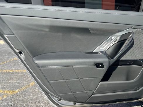 Used 2023 BMW i7 xDrive60 image 16