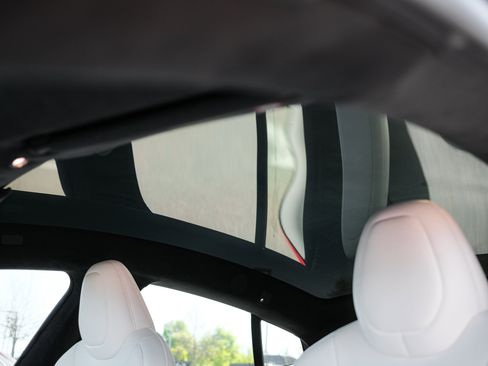 Used 2021 Tesla Model S Plaid image 27