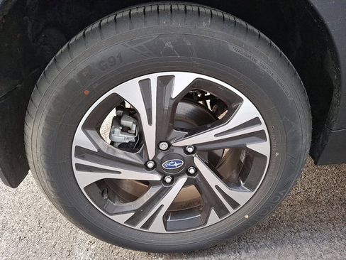 Used 2025 Subaru Crosstrek 2.0i Premium image 8