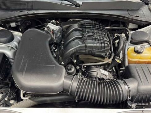 Used 2019 Chrysler 300 Touring w/ Sport Appearance Package image 34