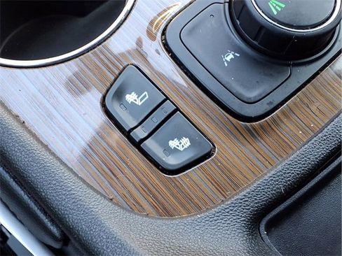 Used 2023 GMC Acadia SLE w/ Driver Convenience Package image 12