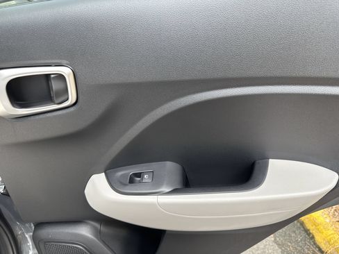 Certified 2025 Hyundai Venue SEL FWD image 16