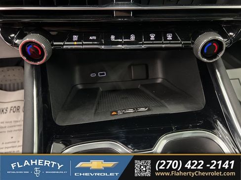Used 2025 Chevrolet Traverse LT w/ Driver Confidence Package FWD image 29