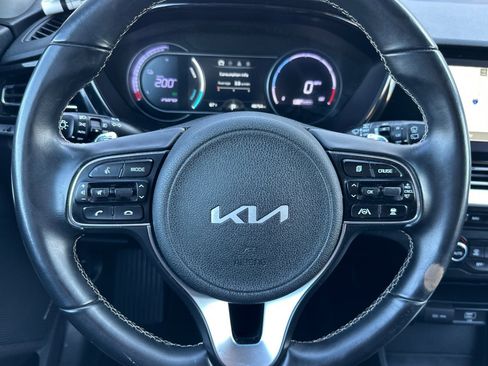 Used 2022 Kia Niro EX image 27