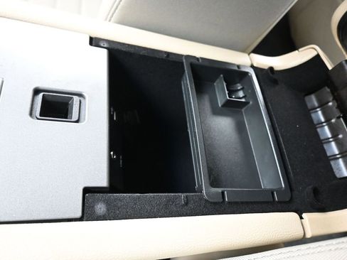 Used 2017 Ford Taurus SE image 21