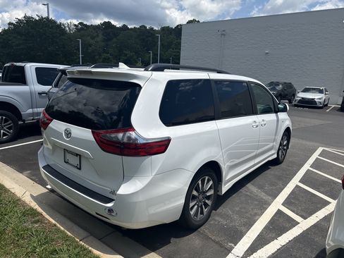 Used 2020 Toyota Sienna LE AWD/4WD image 6