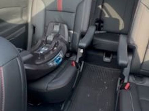 Used 2024 Chevrolet Traverse RS image 1