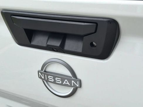Used 2025 Nissan Frontier SV RWD image 12