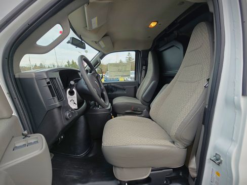 New 2025 GMC Savana 2500 w/ Chrome Appearance Package image 14