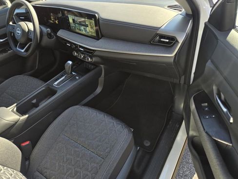 Certified 2025 Nissan Kicks SV image 7