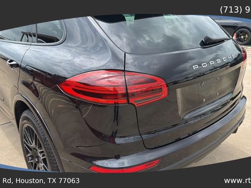 Used 2018 Porsche Cayenne AWD/4WD image 16