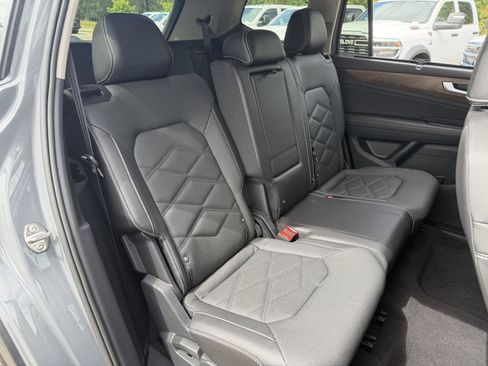 Used 2025 Volkswagen Atlas SE FWD image 19