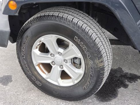 Used 2017 Jeep Wrangler Unlimited Sahara w/ Quick Order Package 24E Chief image 17