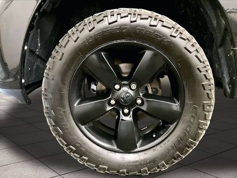 Used 2018 RAM 1500 Express w/ Black Ram 1500 Express Group AWD/4WD image 9