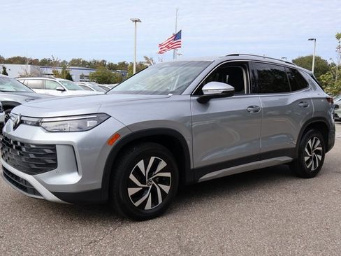 Certified 2025 Volkswagen Tiguan S image 4