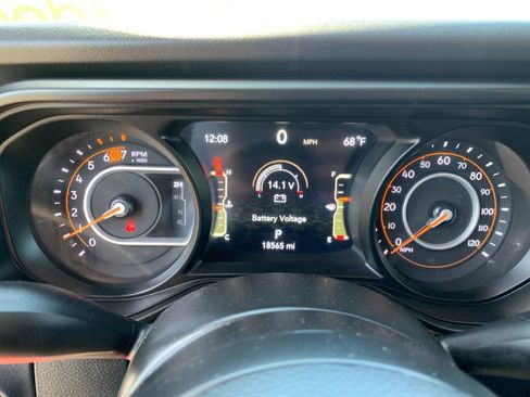 Used 2025 Jeep Wrangler Unlimited Rubicon AWD/4WD image 29