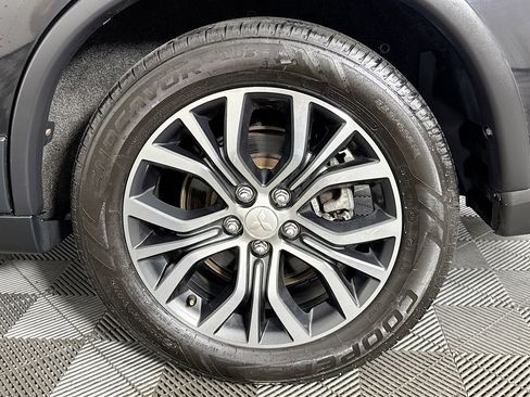 Used 2018 Mitsubishi Outlander ES image 65