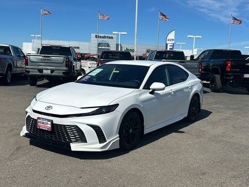 Used 2025 Toyota Camry SE w/ Convenience Package image 8