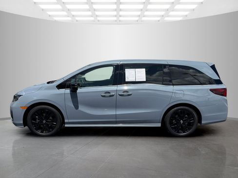 Used 2025 Honda Odyssey Sport-L image 3