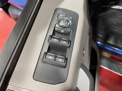 Used 2017 Ford F150 XLT w/ Equipment Group 302A Luxury AWD/4WD image 11