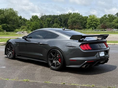 Used 2020 Ford Mustang Shelby GT500 w/ Carbon Fiber Track Pack RWD image 4