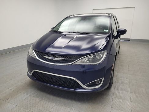 Used 2020 Chrysler Pacifica Touring image 15
