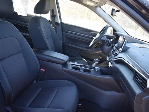 Used 2025 Nissan Altima 2.5 SV image 13