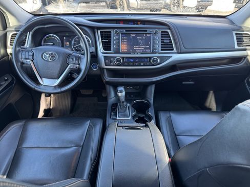 Used 2019 Toyota Highlander XLE image 22