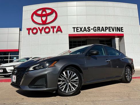 Used 2025 Nissan Altima 2.5 SV image 2