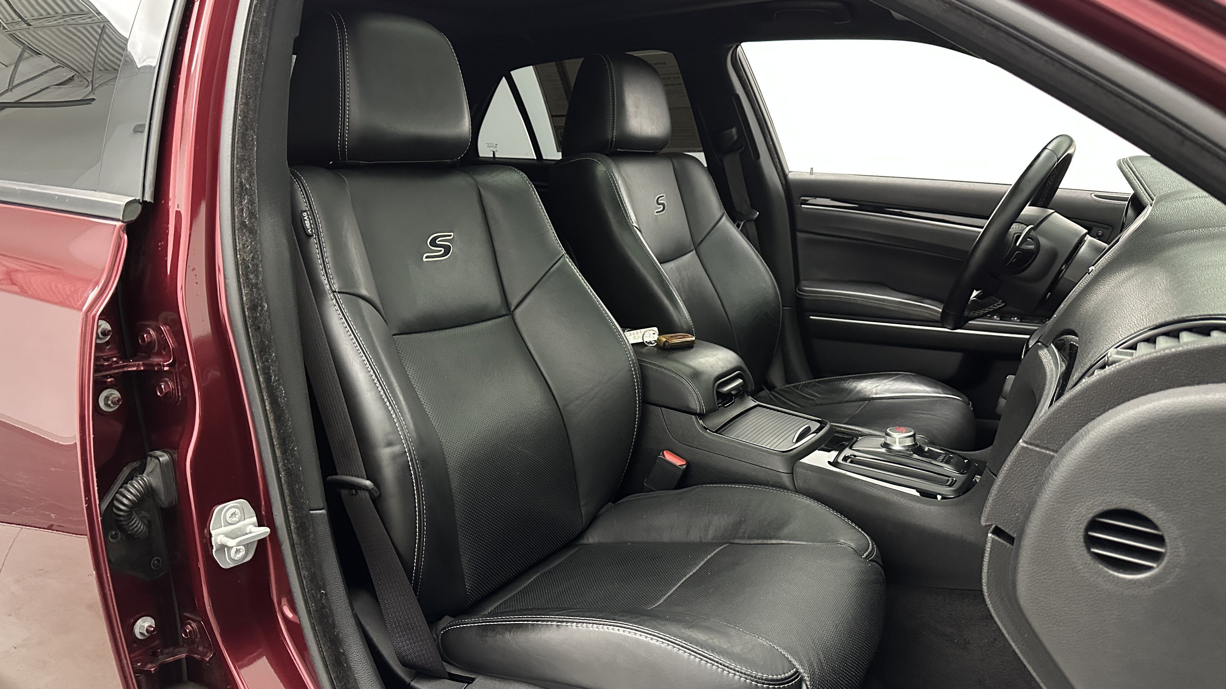 Used 2018 Chrysler 300 S w/ 300S Premium Group RWD image 43