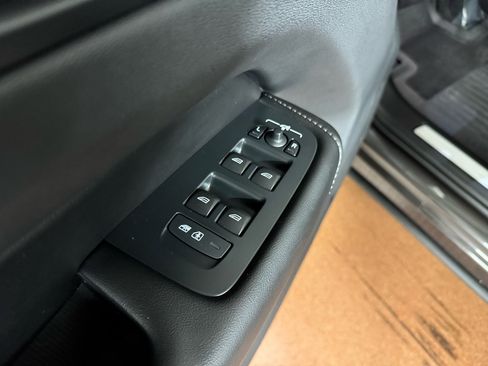 Used 2022 Volvo XC60 B5 Inscription w/ Advanced Package image 17