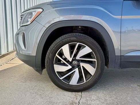 Used 2025 Volkswagen Atlas SE image 29