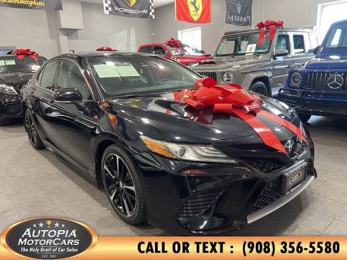 Used 2018 Toyota Camry XLE FWD image 8