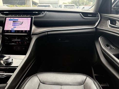 Certified 2023 Jeep Grand Cherokee L Limited w/ Black Appearance Package image 10