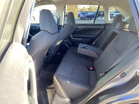 Used 2021 Toyota RAV4 LE image 15