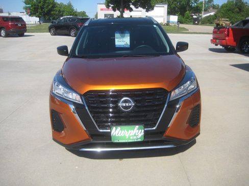 Used 2023 Nissan Kicks SV FWD image 3