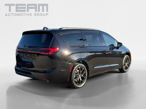 New 2026 Chrysler Pacifica Select w/ S Appearance Package image 7