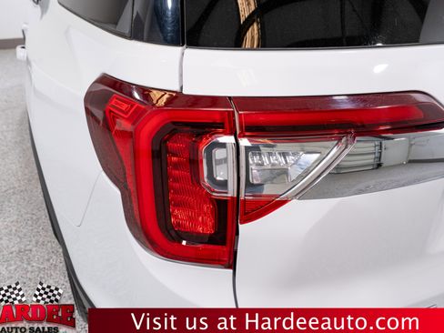 Used 2023 GMC Acadia SLT image 9