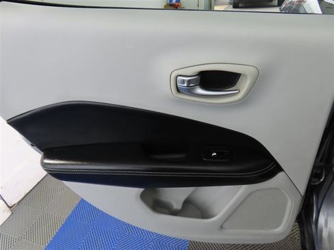 Used 2019 Jeep Compass Latitude image 24