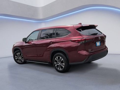 Used 2023 Toyota Highlander XLE FWD image 9